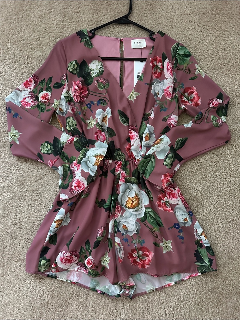Everly Mauve Floral Wrap-Style Long Sleeve Romper NWT Size Small